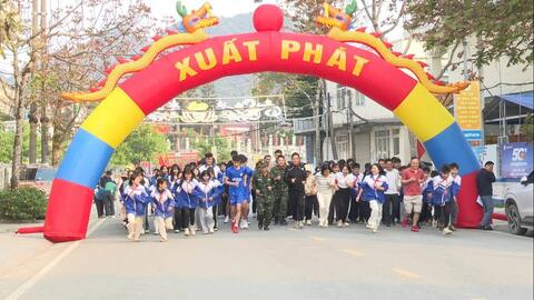 Xã Sìn Hồ tổ chức Lễ phát động Cuộc vận động “Toàn dân rèn luyện thân thể theo gương Bác Hồ vĩ đại”, “Ngày chạy Olympic vì sức khỏe toàn dân –Vì an ninh Tổ quốc”.