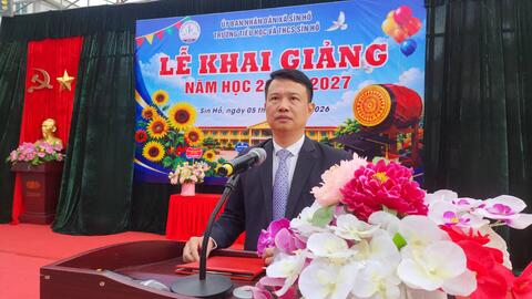 Đồng chí Nguyễn Triệu Vỹ-Phó bí thư Đảng ủy, Chủ tịch UBND xã dự Lễ khai giảng năm học mới 2026-2027 tại Trường tiểu học và THCS Sìn Hồ