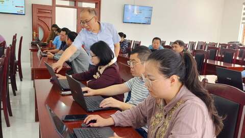 Thử nghiệm ứng dụng phòng họp không giấy tại Đảng ủy xã Sìn Hồ