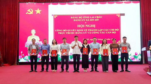 Hội nghị công bố quyết định về thành lập các chi bộ trực thuộc Đảng ủy và công tác cán bộ