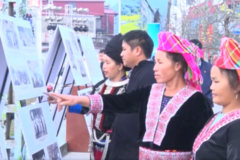 Ấn tượng không gian triển lãm ảnh, sách tại Tuần Văn hóa, thể thao và du lịch huyện năm 2023