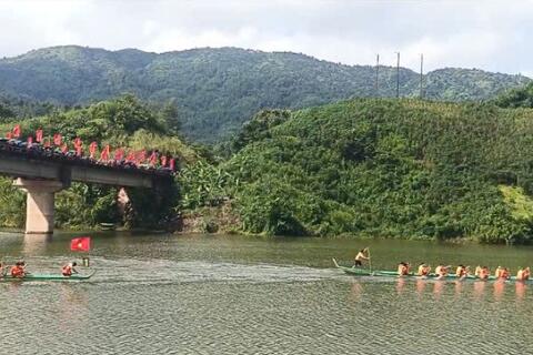 Giải đua thuyền đuôi én huyện Sìn Hồ năm 2024