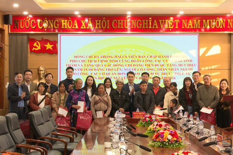 Đồng chí Hà Trọng Hải-Phó chủ tịch UBND tỉnh Lai Châu thăm, chúc tết tại xã Sìn Hồ