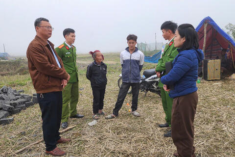 TỔ CÔNG TÁC CỦA UBND XÃ SÌN HỒ KIỂM TRA VIỆC SỬ DỤNG ĐẤT ĐÚNG MỤC ĐÍCH TRÊN ĐỊA BÀN XÃ