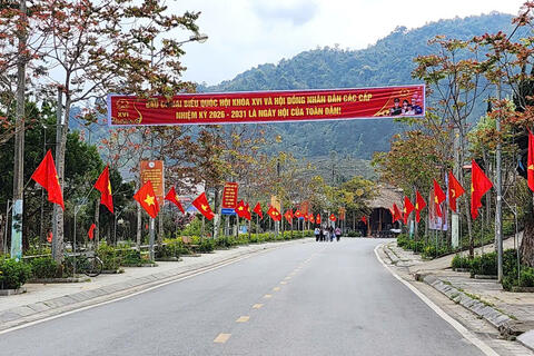 Xã Sìn Hồ rực rỡ cờ hoa hướng về ngày hội lớn