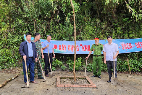 Sìn Hồ tổ chức Lễ phát động ra quân hưởng ứng phong trào thi đua “Toàn dân chung tay bảo vệ môi trường, vì một Việt Nam xanh - sạch - đẹp”.