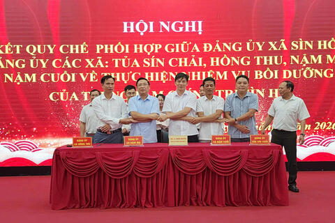 Hội nghị ký kết Quy chế phối hợp giữa Đảng ủy các xã Tủa Sín Chải, Hồng Thu, Nậm Mạ và Nậm Cuổi về thực hiện nhiệm vụ bồi dưỡng của Trung tâm chính trị Sìn Hồ