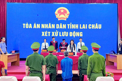 TAND tỉnh Lai Châu mở phiên tòa xét xử công khai, lưu động vụ án mua bán trái phép chất ma túy