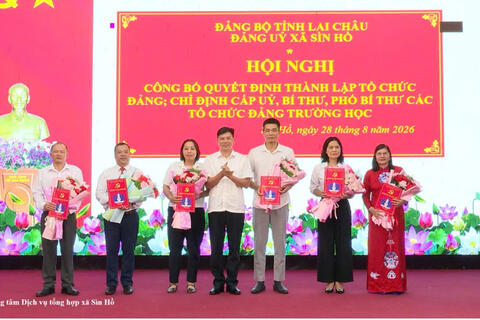 Đảng ủy xã Sìn Hồ tổ chức hội nghị công bố Quyết định chỉ định cấp ủy, Bí thư, Phó Bí thư các đơn vị trường học
