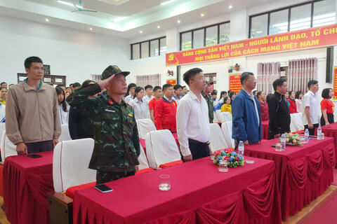 Trực tuyến Lễ thượng cờ và phát động chương trình "cùng Việt Nam tiến bước" năm 2026