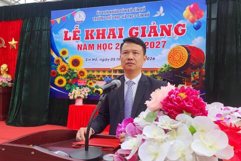 Đồng chí Nguyễn Triệu Vỹ-Phó bí thư Đảng ủy, Chủ tịch UBND xã dự Lễ khai giảng năm học mới 2026-2027 tại Trường tiểu học và THCS Sìn Hồ