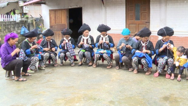Nghề thêu trang phục của người Dao khâu ở Sìn Hồ nét đẹp văn hóa truyền thống cần được giữ gìn và phát huy